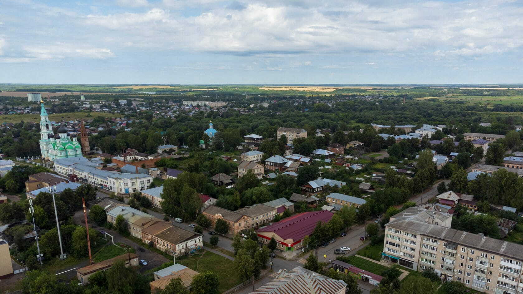 Вид с дрона на улицу Кирова в Яранске