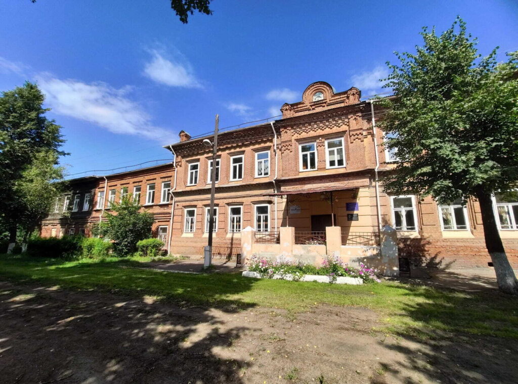 Здание бывшего женского училища в Яранске